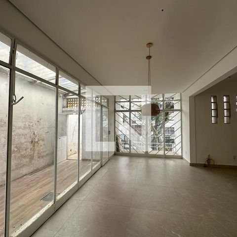 Casa à venda com 228m², 5 quartos e 4 vagas
