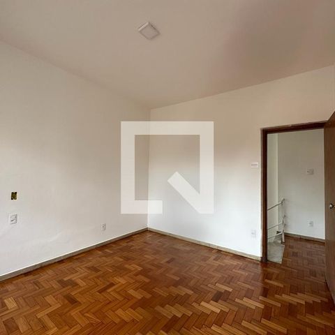 Casa à venda com 228m², 5 quartos e 4 vagas