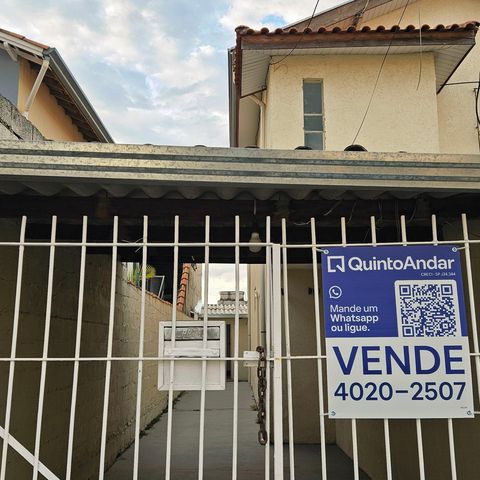 Casa à venda com 125m², 4 quartos e 2 vagasFachada - Placa