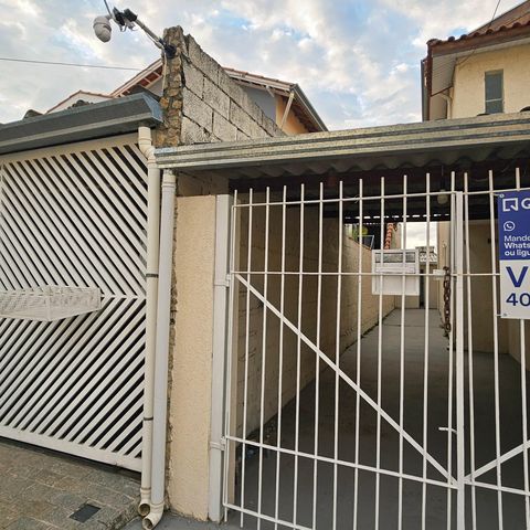 Casa à venda com 125m², 4 quartos e 2 vagasFachada - Placa