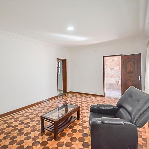 Casa à venda com 328m², 3 quartos e 6 vagasSala