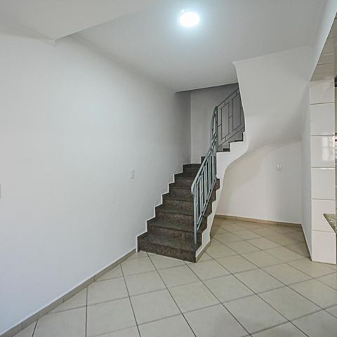 Casa à venda com 328m², 3 quartos e 6 vagasCopa
