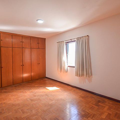 Casa à venda com 328m², 3 quartos e 6 vagasQuarto 1