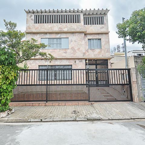 Casa à venda com 328m², 3 quartos e 6 vagasFachada