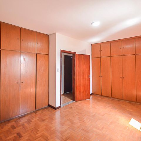 Casa à venda com 328m², 3 quartos e 6 vagasQuarto 1