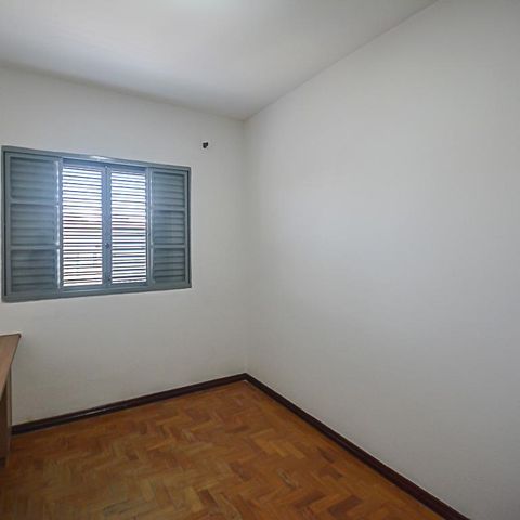 Casa à venda com 328m², 3 quartos e 6 vagasQuarto 2