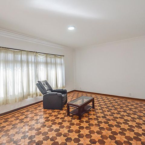 Casa à venda com 328m², 3 quartos e 6 vagasSala
