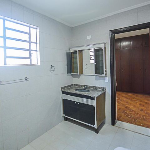 Casa à venda com 328m², 3 quartos e 6 vagasBanheiro da Suíte