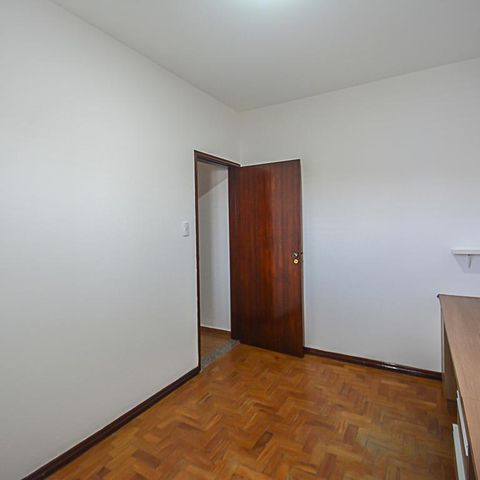 Casa à venda com 328m², 3 quartos e 6 vagasQuarto 2