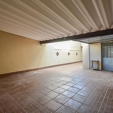 Casa à venda com 328m², 3 quartos e 6 vagasGaragem