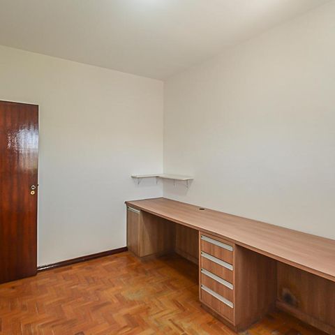 Casa à venda com 328m², 3 quartos e 6 vagasQuarto 2