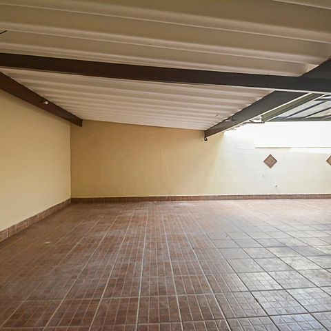 Casa à venda com 328m², 3 quartos e 6 vagasGaragem