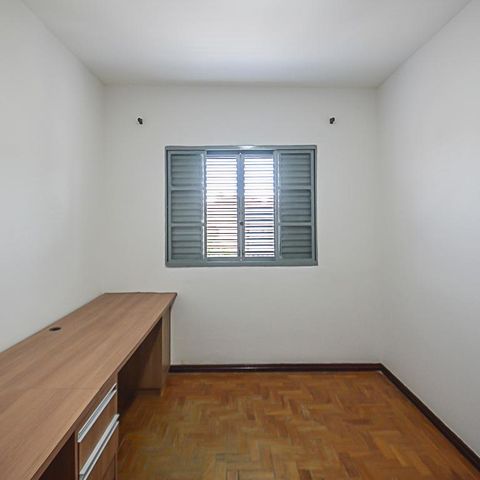 Casa à venda com 328m², 3 quartos e 6 vagasQuarto 2