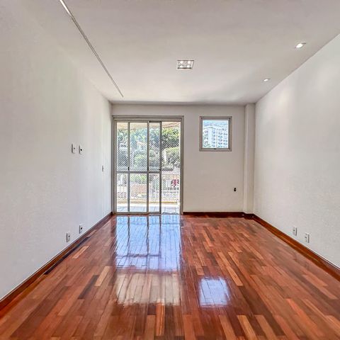 Apartamento à venda com 80m², 3 quartos e 2 vagasSala
