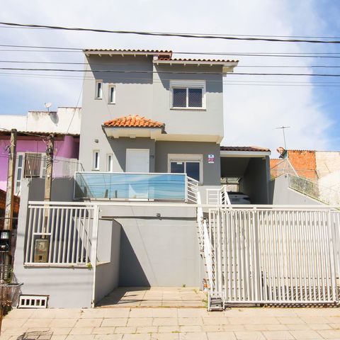 Casa à venda com 192m², 3 quartos e 3 vagasFachada
