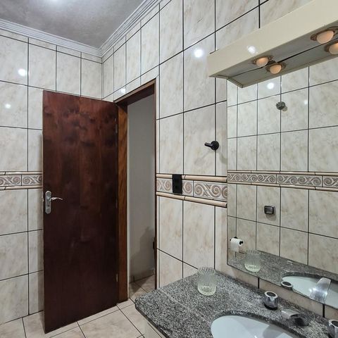 Casa para alugar com 376m², 4 quartos e 1 vagaCasa 2 - Banheiro da Suíte