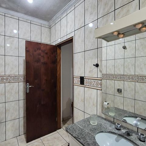 Casa para alugar com 376m², 4 quartos e 1 vagaCasa 2 - Banheiro da Suíte