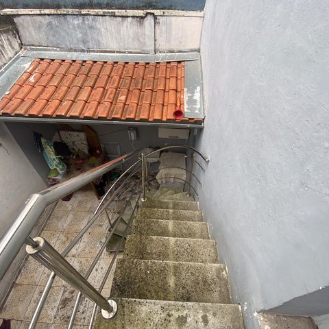 Casa para alugar com 300m², 1 quarto e 1 vaga Casa para alugar com 300m², 1 quarto e 1 vagaEscada