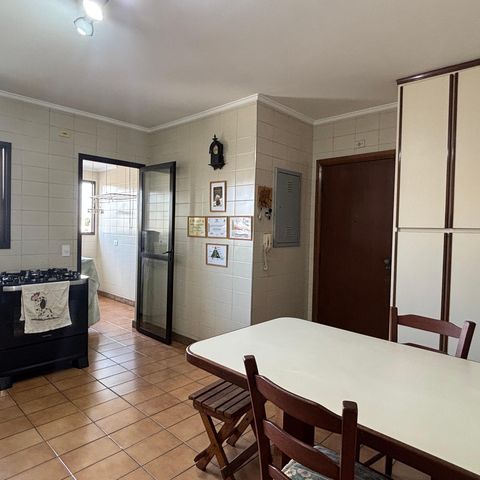 Apartamento à venda com 140m², 3 quartos e 2 vagasCozinha
