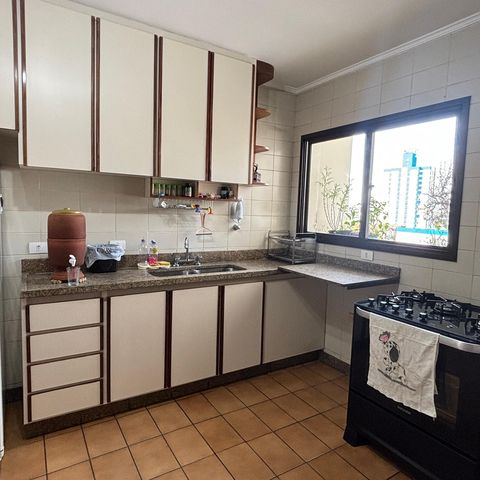 Apartamento à venda com 140m², 3 quartos e 2 vagasCozinha
