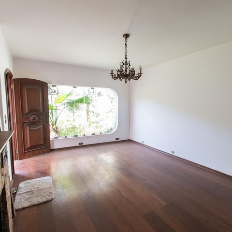 Casa para alugar com 300m², 3 quartos e 3 vagasSala