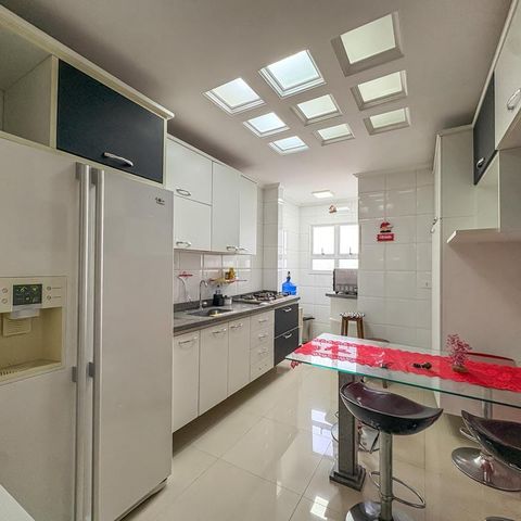 Apartamento à venda com 220m², 3 quartos e 4 vagasCozinha