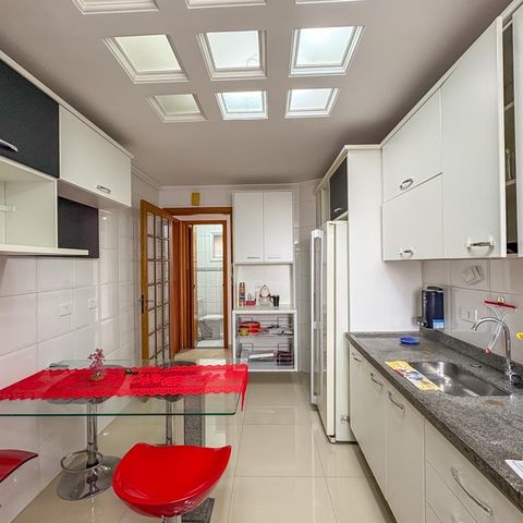Apartamento à venda com 220m², 3 quartos e 4 vagasCozinha