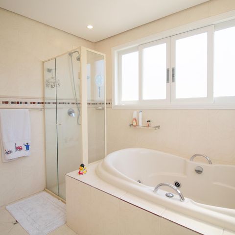 Casa à venda com 460m², 4 quartos e 3 vagas Casa à venda com 460m², 4 quartos e 3 vagasBanheiro do Quarto