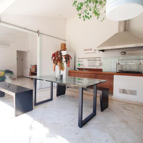 Casa à venda com 460m², 4 quartos e 3 vagas Casa à venda com 460m², 4 quartos e 3 vagasÁrea comum