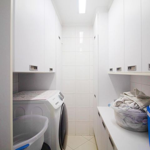 Casa à venda com 460m², 4 quartos e 3 vagas Casa à venda com 460m², 4 quartos e 3 vagasÁrea de Serviço