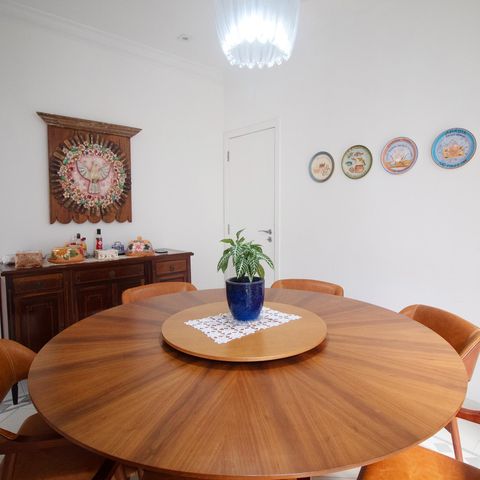Casa à venda com 460m², 4 quartos e 3 vagas Casa à venda com 460m², 4 quartos e 3 vagasCopa