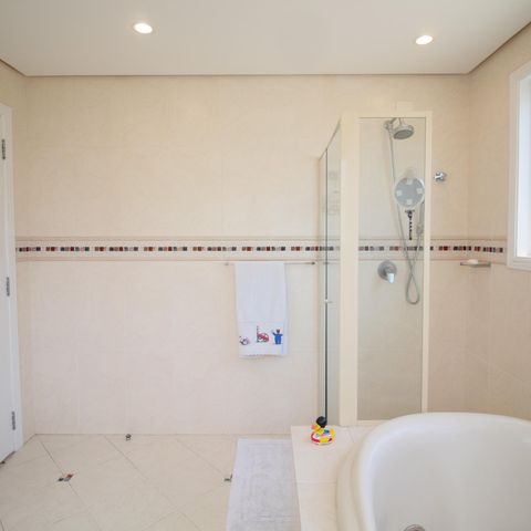 Casa à venda com 460m², 4 quartos e 3 vagas Casa à venda com 460m², 4 quartos e 3 vagasBanheiro do Quarto