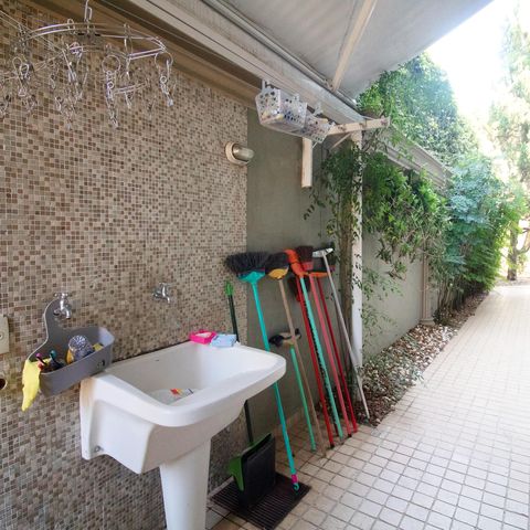 Casa à venda com 460m², 4 quartos e 3 vagas Casa à venda com 460m², 4 quartos e 3 vagasÁrea de Serviço