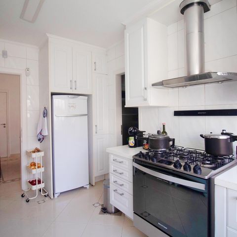 Casa à venda com 460m², 4 quartos e 3 vagas Casa à venda com 460m², 4 quartos e 3 vagasCozinha