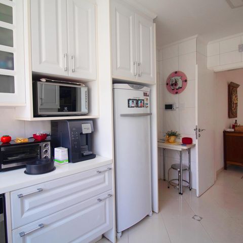 Casa à venda com 460m², 4 quartos e 3 vagas Casa à venda com 460m², 4 quartos e 3 vagasCozinha