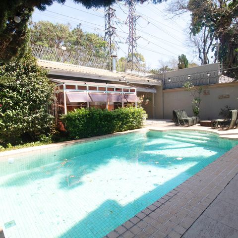 Casa à venda com 460m², 4 quartos e 3 vagas Casa à venda com 460m², 4 quartos e 3 vagasÁrea comum