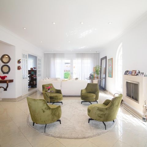 Casa à venda com 460m², 4 quartos e 3 vagas Casa à venda com 460m², 4 quartos e 3 vagasSala