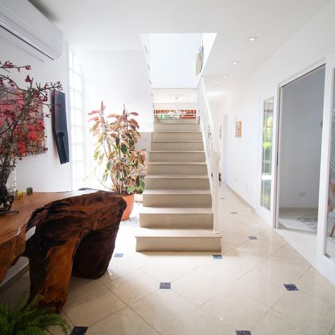 Casa à venda com 460m², 4 quartos e 3 vagas Casa à venda com 460m², 4 quartos e 3 vagasCorredor