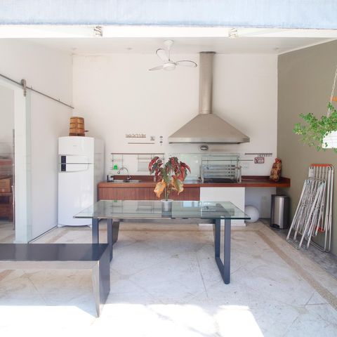 Casa à venda com 460m², 4 quartos e 3 vagas Casa à venda com 460m², 4 quartos e 3 vagasÁrea comum