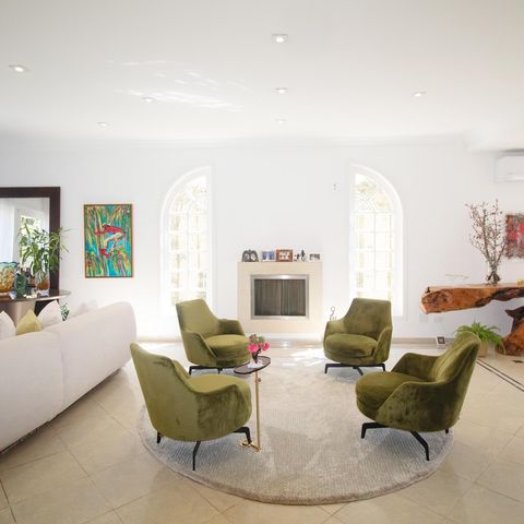 Casa à venda com 460m², 4 quartos e 3 vagas Casa à venda com 460m², 4 quartos e 3 vagasSala