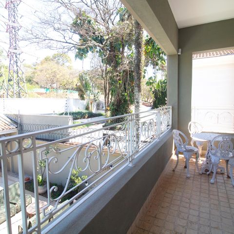 Casa à venda com 460m², 4 quartos e 3 vagas Casa à venda com 460m², 4 quartos e 3 vagasVaranda do Quarto 3
