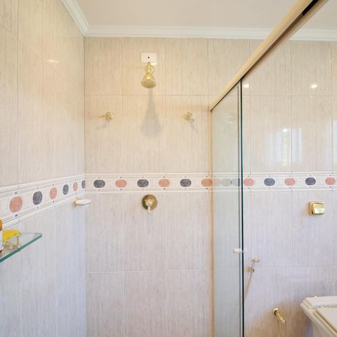 Casa à venda com 460m², 4 quartos e 3 vagas Casa à venda com 460m², 4 quartos e 3 vagasBanheiro do Quarto 2