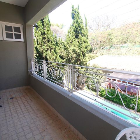 Casa à venda com 460m², 4 quartos e 3 vagas Casa à venda com 460m², 4 quartos e 3 vagasVaranda do Quarto 3