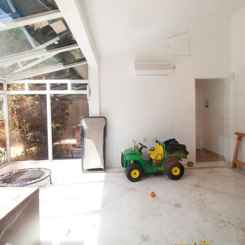 Casa à venda com 460m², 4 quartos e 3 vagas Casa à venda com 460m², 4 quartos e 3 vagasÁrea comum