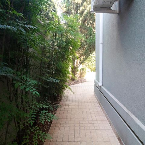 Casa à venda com 460m², 4 quartos e 3 vagas Casa à venda com 460m², 4 quartos e 3 vagasÁrea comum