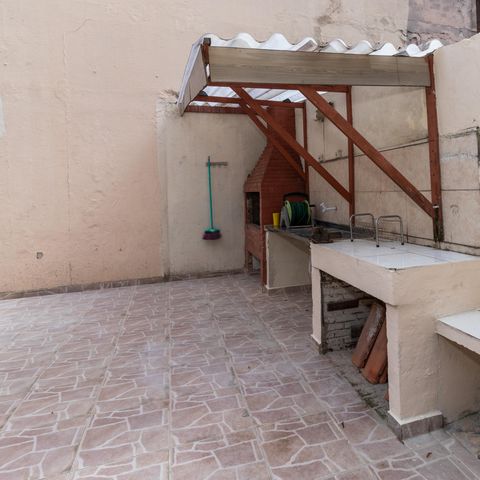 Casa à venda com 148m², 2 quartos e sem vagaQuintal com Churrasqueira