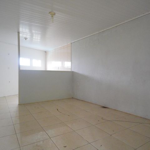 Casa à venda com 70m², 1 quarto e 2 vagasSala