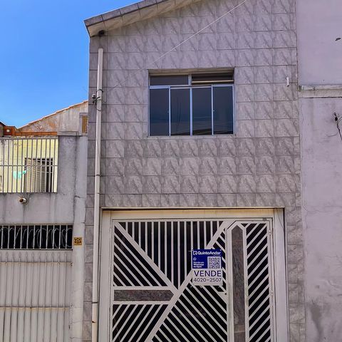 Casa à venda com 129m², 3 quartos e 1 vaga Casa à venda com 129m², 3 quartos e 1 vagaFachada