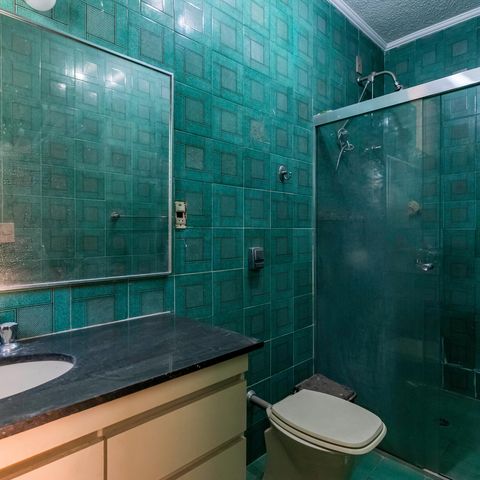 Casa à venda com 600m², 5 quartos e 6 vagasBanheiro da Suite 2