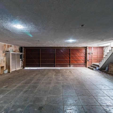 Casa à venda com 600m², 5 quartos e 6 vagasGaragem